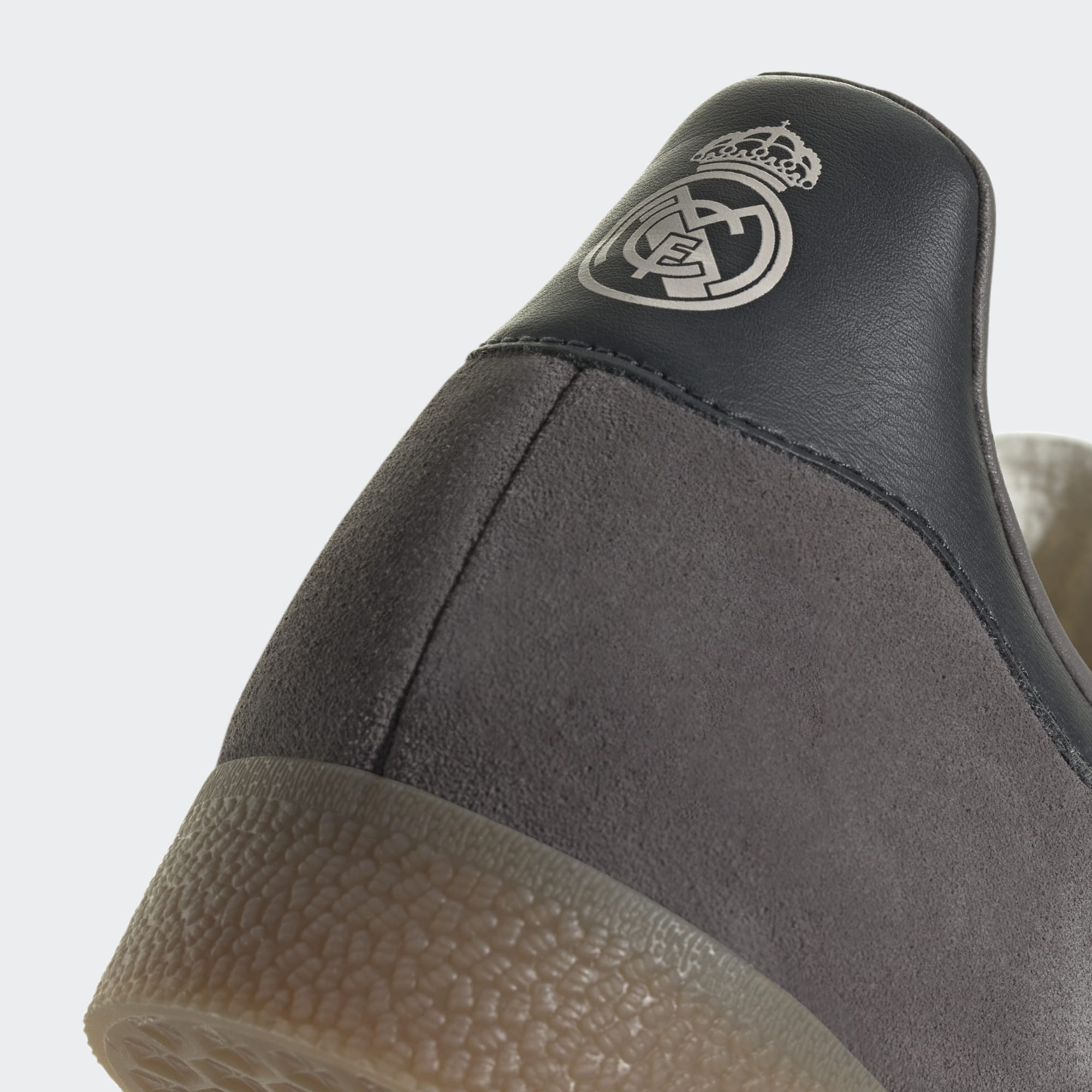 Chaussures d'intérieur Adidas Gazelle Rekive du Real Madrid